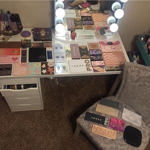 PALETTE DECLUTTER STAY POSTED